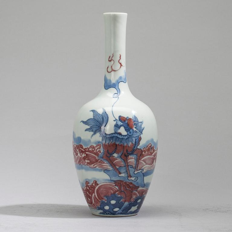 VAS, porslin, Kina,1800-tal, märkt Kang Xi.