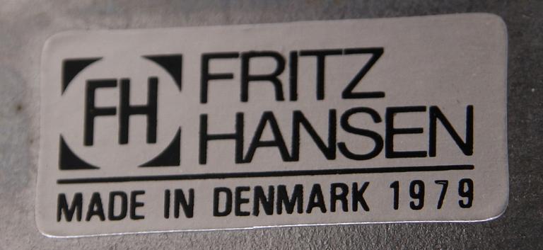 KARMSTOL, "Oxford Chair", Arne Jacobsen för Fritz Hansen, etikettmärkt.