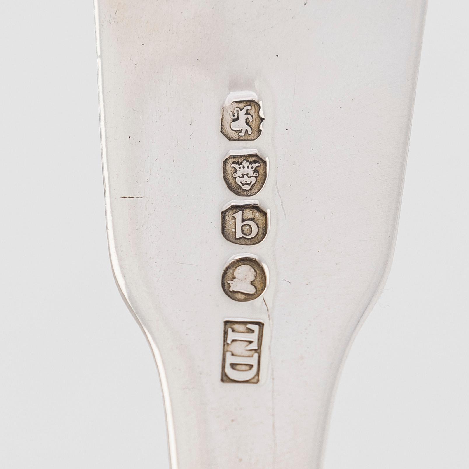 A sterling silver fish slice, Thomas Dicks, London England 1817.