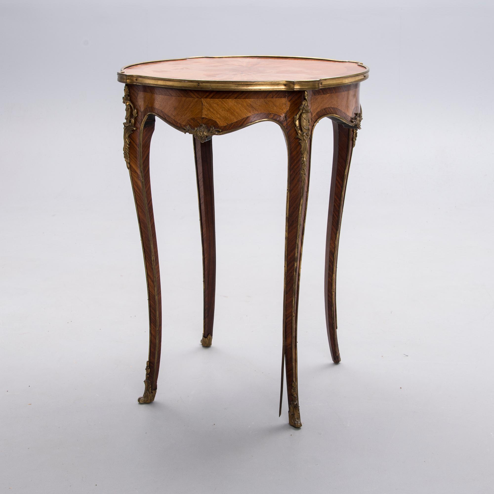 BORD, Louis XV-stil, Frankrike 1900-talets början.