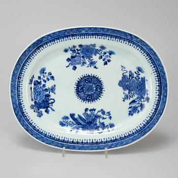 A blue and white "Fitz-Hugh part dinner service, Qing dynasty, Qianlong (1736-95). (23 pieces).