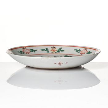 A famille verte dish, Qing dynasty, Kangxi (1662-1722).