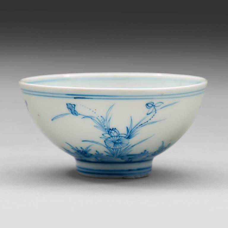 SKÅL, porslin. Qing dynastin med Yongzheng sex karaktärers märke och period (1723-35).