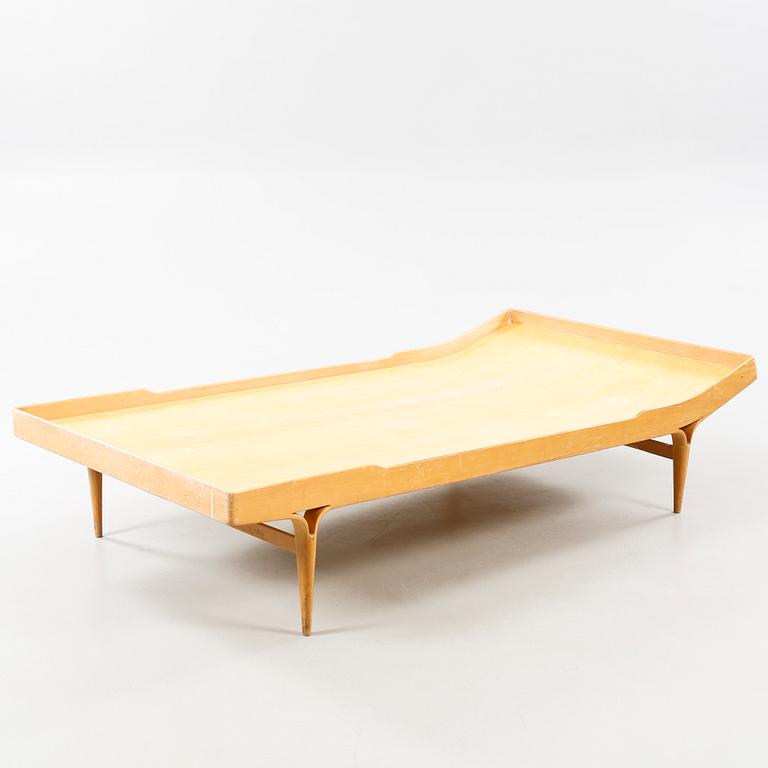 BRUNO MATHSSON, säng, "T 303, BERLIN 60", firma Karl Mathsson, Värnamo, daterad 1974.