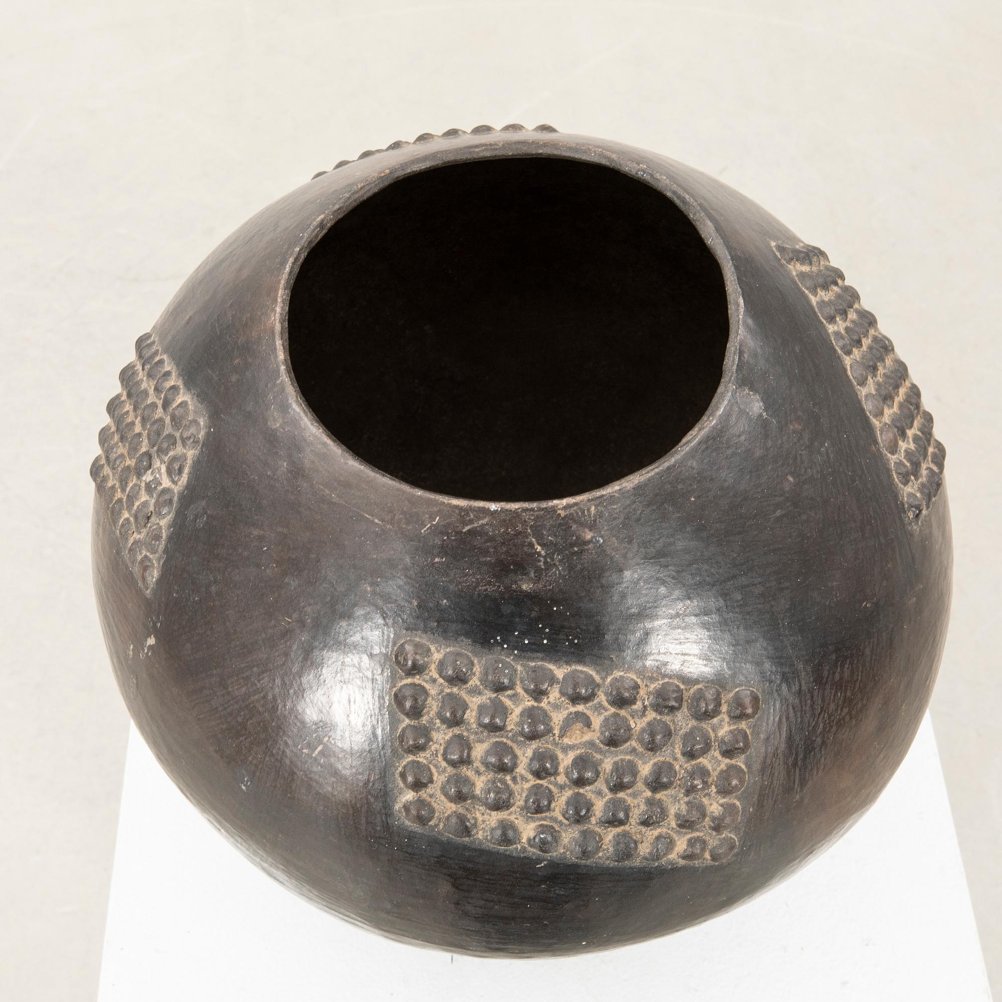 Beer pot Ukhamba, Zulu, South Africa 20th century.