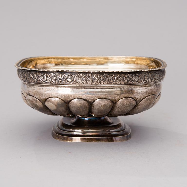 A RUSSIAN SILVER BOWL, Carl Savary, St:Petersburg 1830.