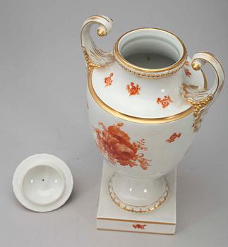 URNA med lock, porslin, Porcelainmanufactory Fürstenberg, Tyskland, 1900-talets början.