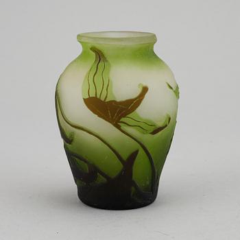 Emile Gallé, vas, överfångsglas, signerad Gallé, tidigt 1900-tal.