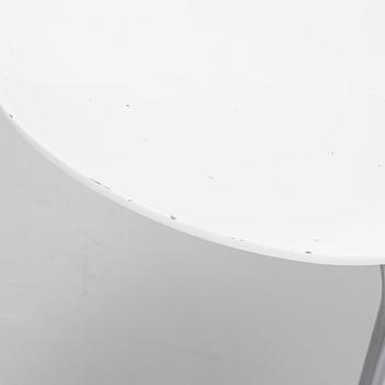 Arne Jacobsen, stolar, 2 st, "Sjuan", 1900-talets slut.