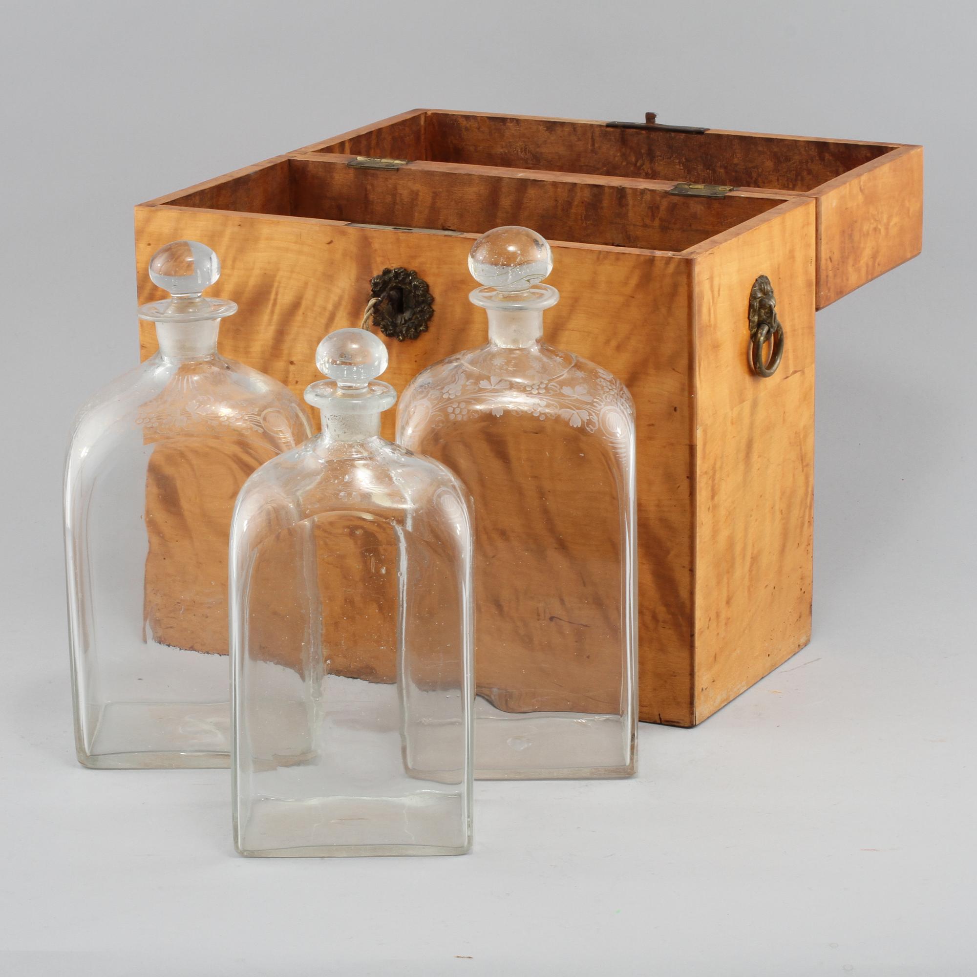 SCHATULL med FLASKOR, 3 st, glas, 1800-tal.