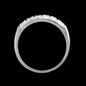 RING, 18k vitguld med brilj.slip dia tot ca 0,51ct enl grav. Hellström & Åhrling. 1974. Tot.vikt 5g.