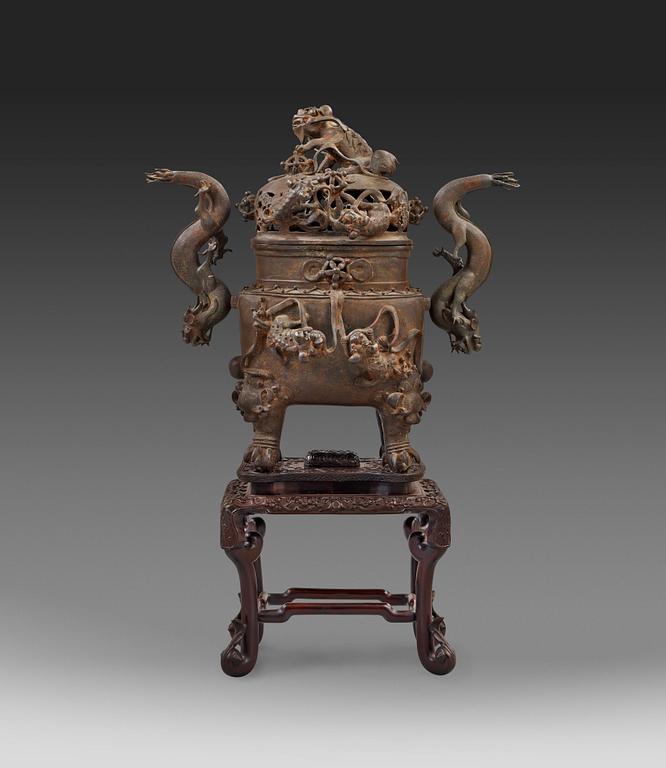 A bronz censer with Zitan stand, Qing dynasty, presumably 19th century. With character mark.