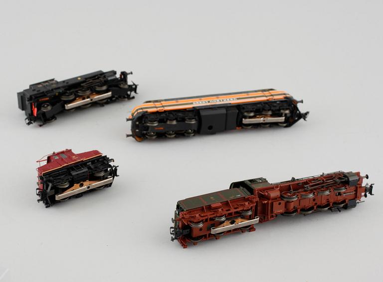 Four digital HO locomotives by Märklin, model nr. 37477, 37134, 37668 and 37551.