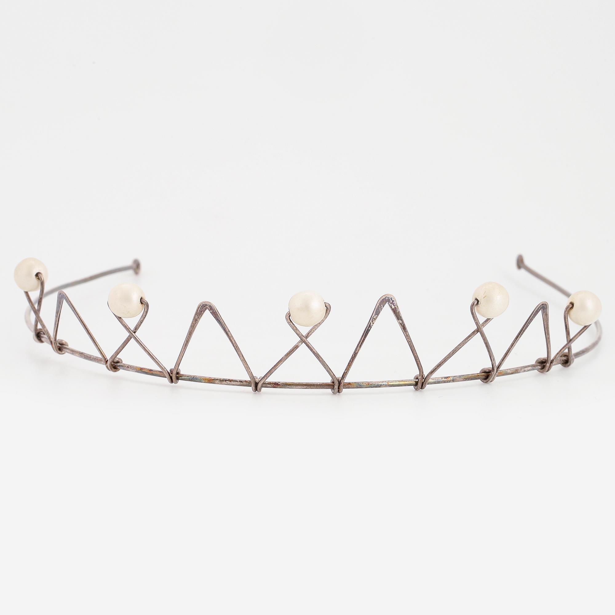 Silver tiara and imitation pearls.
