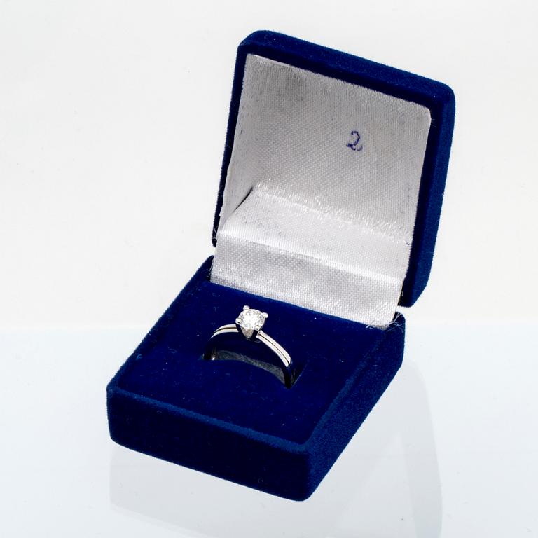 Ring 14K whitegold with 1 brilliant-cut diamond approx 0,50 ct approx H-I SI.