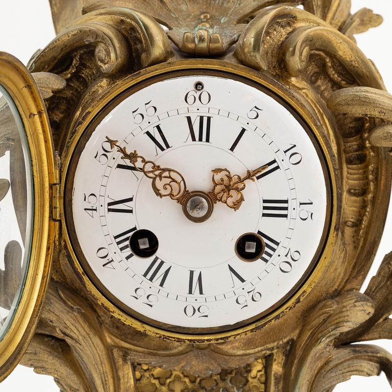 Bordsur, mässing, rokokostil, omkring 1900.