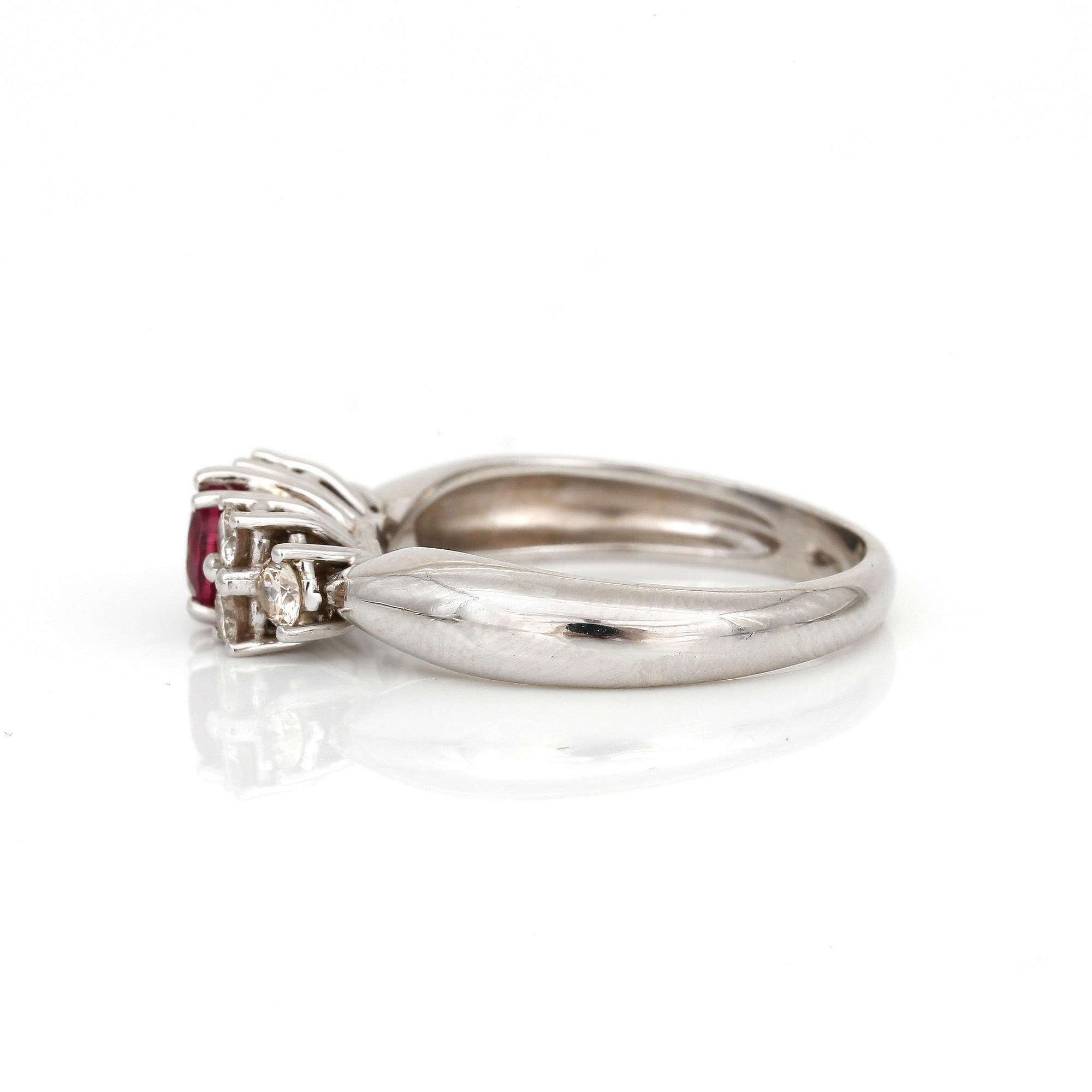 RING, 18K vitguld med rosa turmalin, ca 0,44 ct och små diamanter, tot ca 0,32 ct. Total vikt ca 3,98 g.