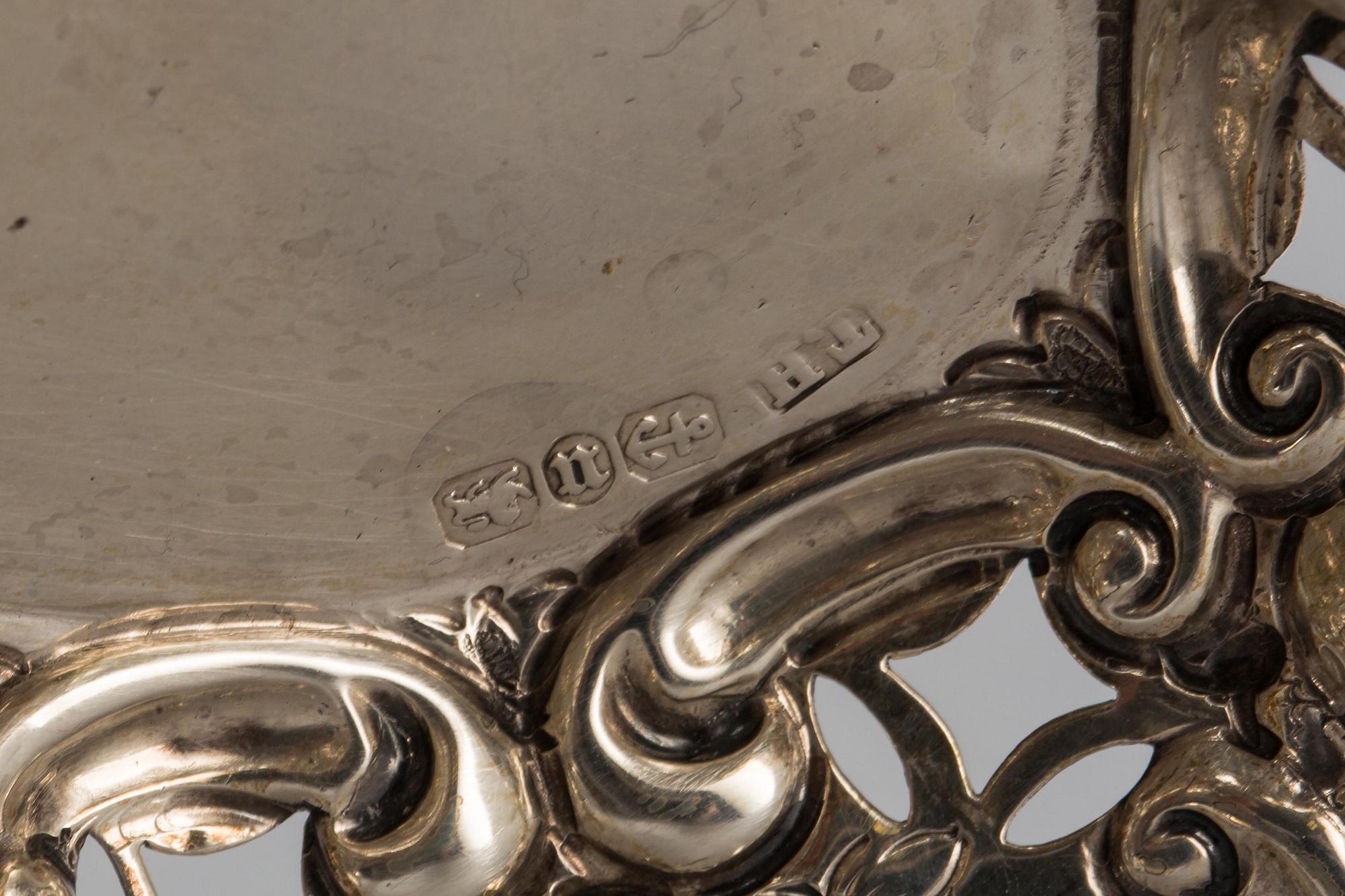 GALLERSKÅLAR, silver 3 st Bland annat Birmingham England. Vikt ca 384 g.