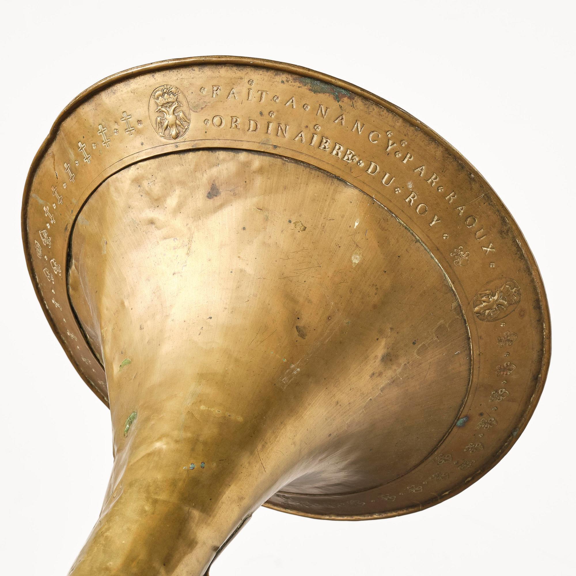 A brass hunting horn by Pierre Raoux (manufacturer of horns in Nancy, fl. ca 1723 -1789.).