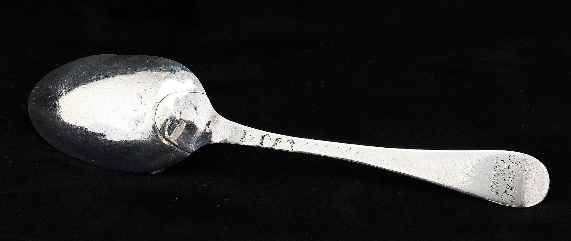 SKED, silver,  troligen Lorens Stabeus Stockholm 1772, samt BÄGARE, silver, Niclas Fernlöf, Karlstad 1769. Tot. v. 88 g.