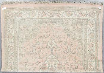 MATTA, semiantik Turkisk, sannolikt Ushak. Ca 349 x 255.