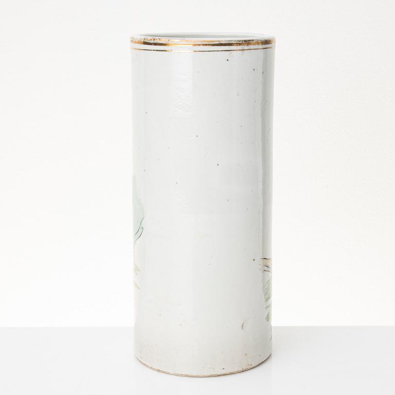 A porcelain vase, China, end of the Qing dynasty/around 1900.