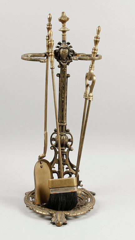 BRASGARNITYR, 4 delar. Mässing, 1900-tal.