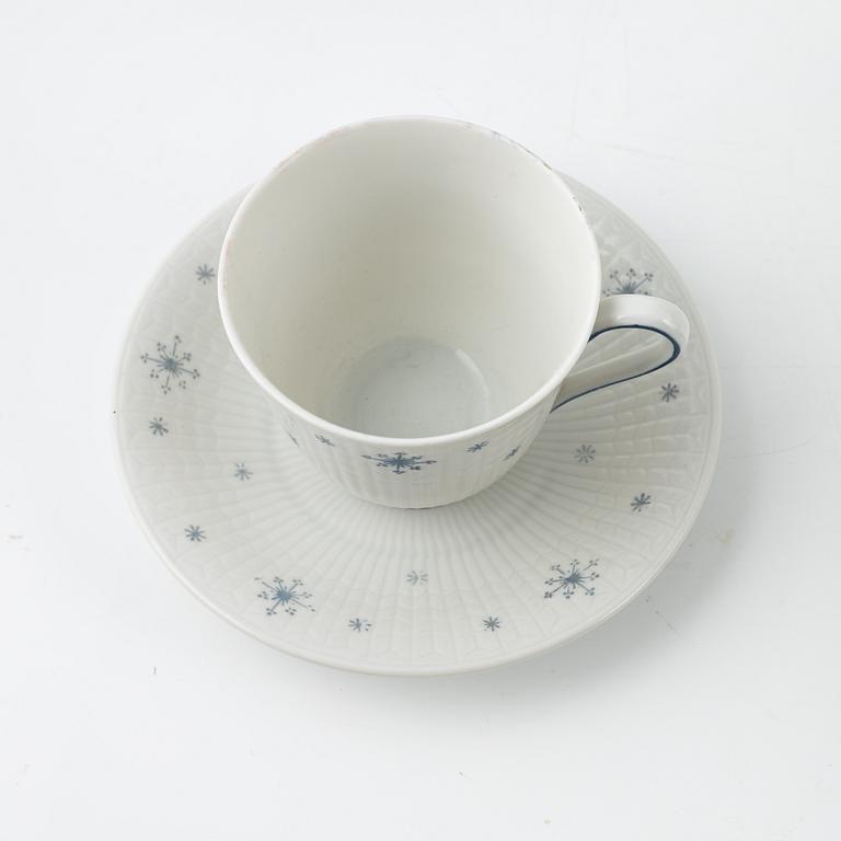 Louise Adelborg, tableware parts, 64 pieces, "Snowflake", model "Axet", Rörstrand.