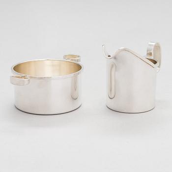Bertel Gardberg, silver sugar bowl (830) and cream jug (925) for Kultateollisuus oy, Turku 1979 and 1977.