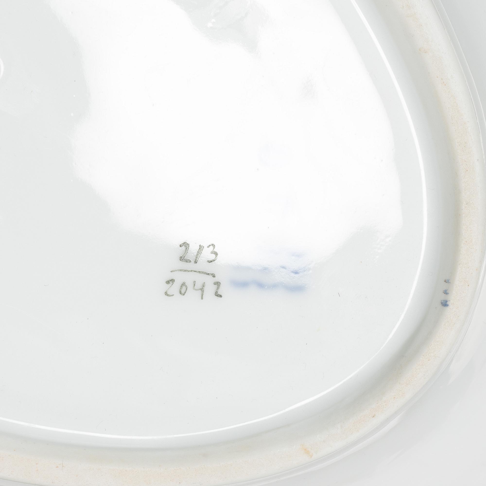 Royal Copenhagen, a 33-piece dinner service, 'Saxon Flower', Denmark.