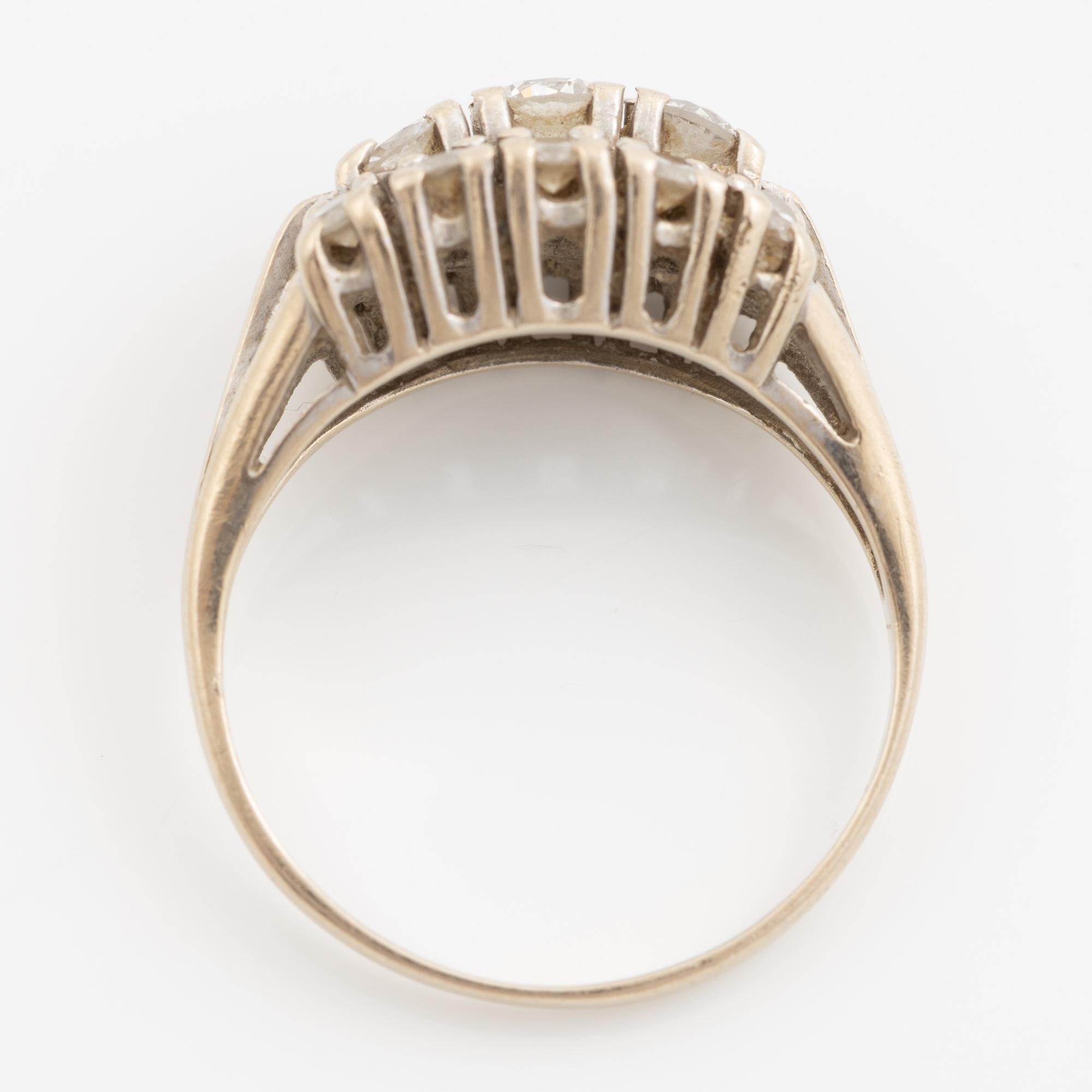 Ring, 18K white gold set with brilliant-cut diamonds.