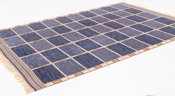 Märta Måås-Fjetterström, matta, "Rutig blå halvflossa", reliefflossa, ca 330 x 225 cm, signerad MMF.