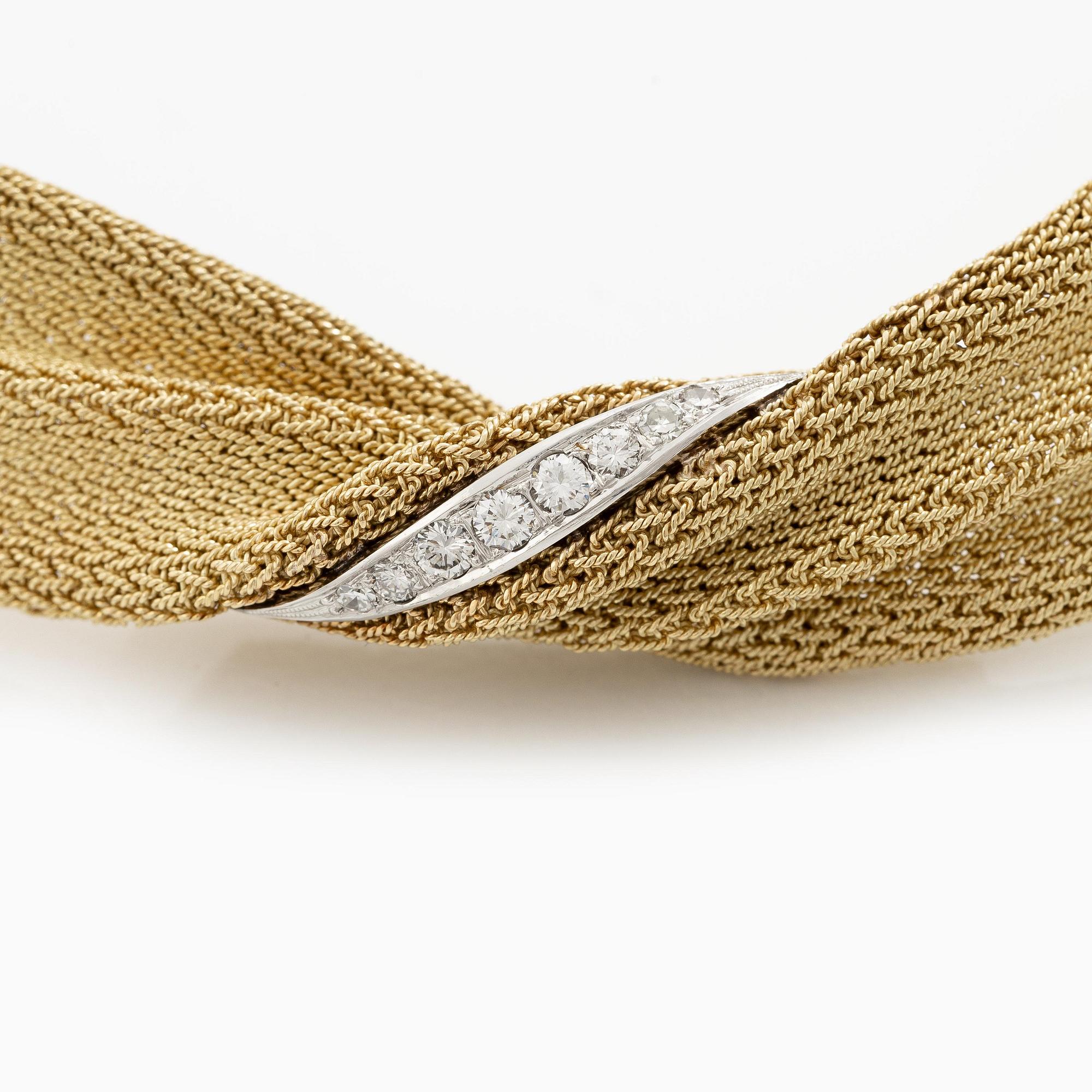 Collier 18K guld med runda briljantslipade diamanter.