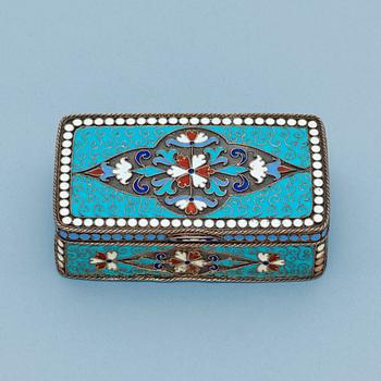 A Russian early 20th century parcel gilt snuff-box, marks of Wasilij Agafonow, Moscow 1899-1908.