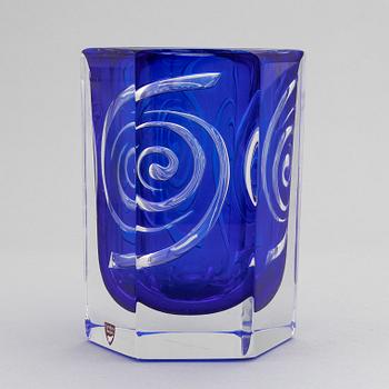 Olle Alberius, a signed 'Virvel' glass vase, Orrefors, 1988.