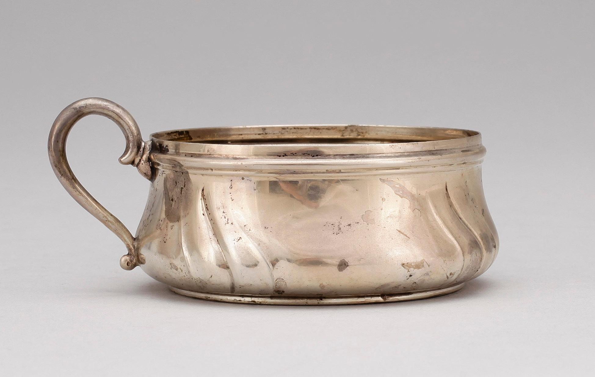 KOPPAR, 8 st, silver, rokokostil, troligen Tyskland, tidigt 1900-tal. Tot vikt ca 700 gram.