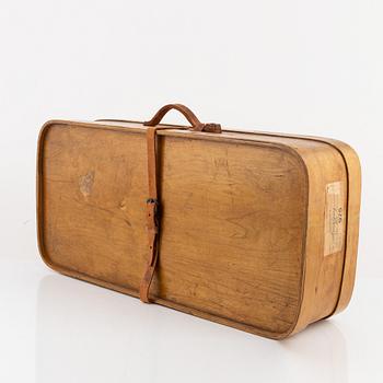 Oy Wilh. Schauman AB, a birch suitcase, Jyväskylä Fanérfabrik 1930's/40's.