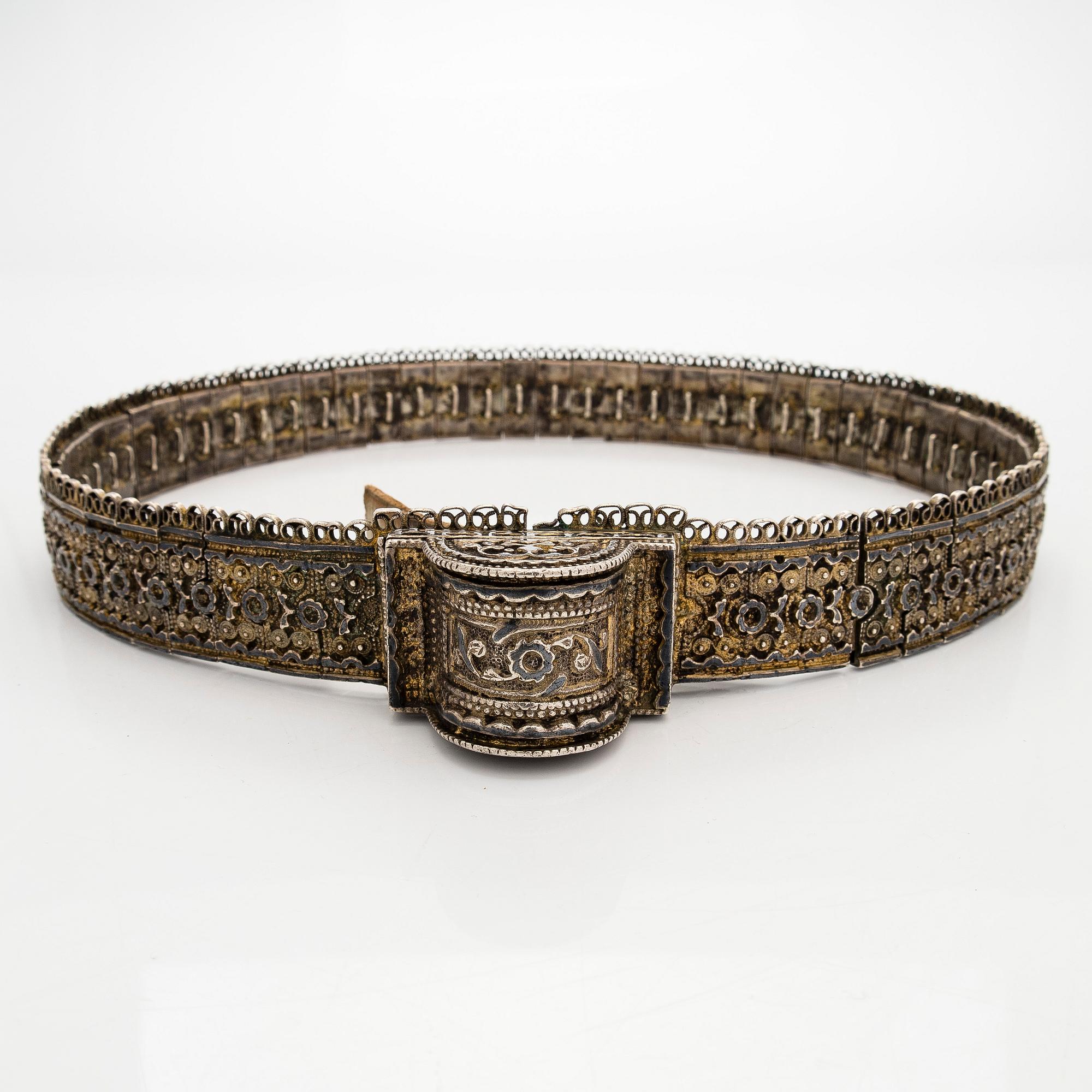 A Caucasian parcel-gilt costume belt with niello decor, 1908-26.