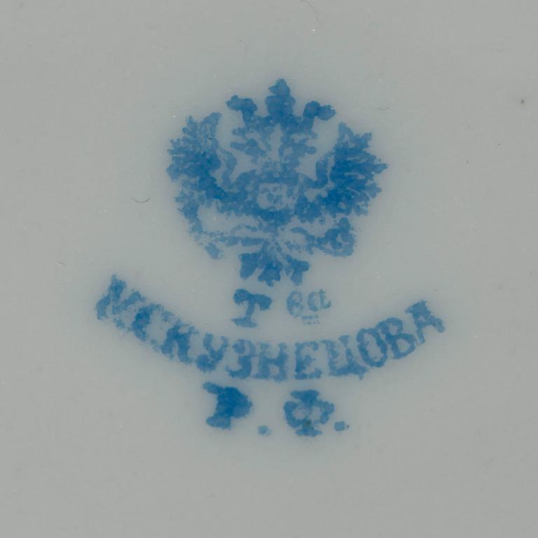 TESERVIS, 7 delar, porslin, bla M.S Kuznetsov, Ryssland, omkring 1900.