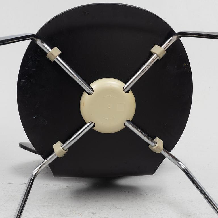 Arne Jacobsen, stolar, 4 st, "Myran", Fritz Hansen, Danmark, 1900-talets andra hälft.