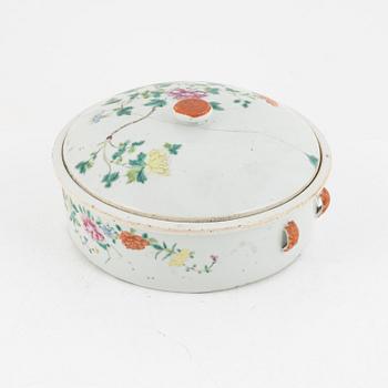 Karott med lock, porslin, Kina, 1800-tal.