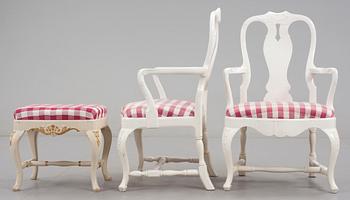 KARMSTOLAR, ett par, samt TABURETT, rokokostil 1900-tal.