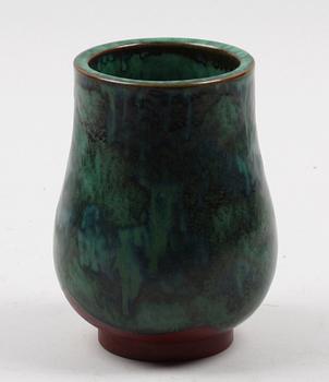 VAS, stengods. "Farstagods". Wilhelm Kåge, Gustavsberg.
Grönglaserad. H 23.