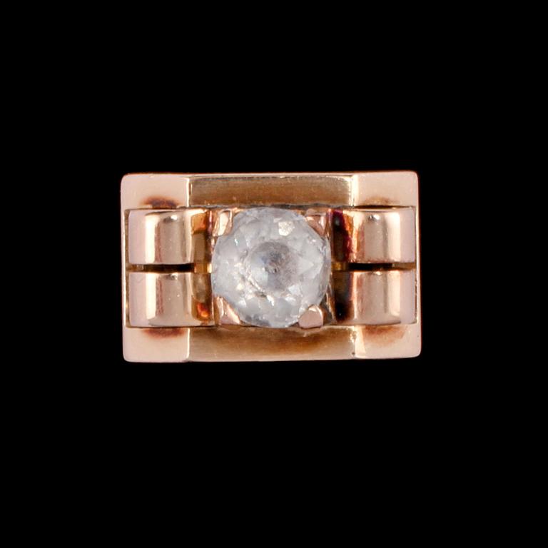 RING, 18k guld med vit pastesten, utländska stämplar. Vikt 11 g.