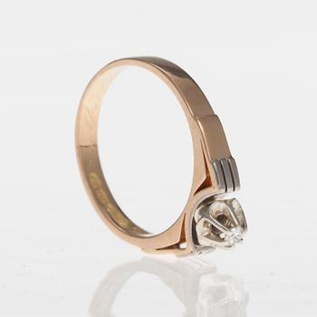 RING, guld 18K, briljantslipad diamant 0,10 ct. MJK, Åbo 1966. Vikt 4,8 g.