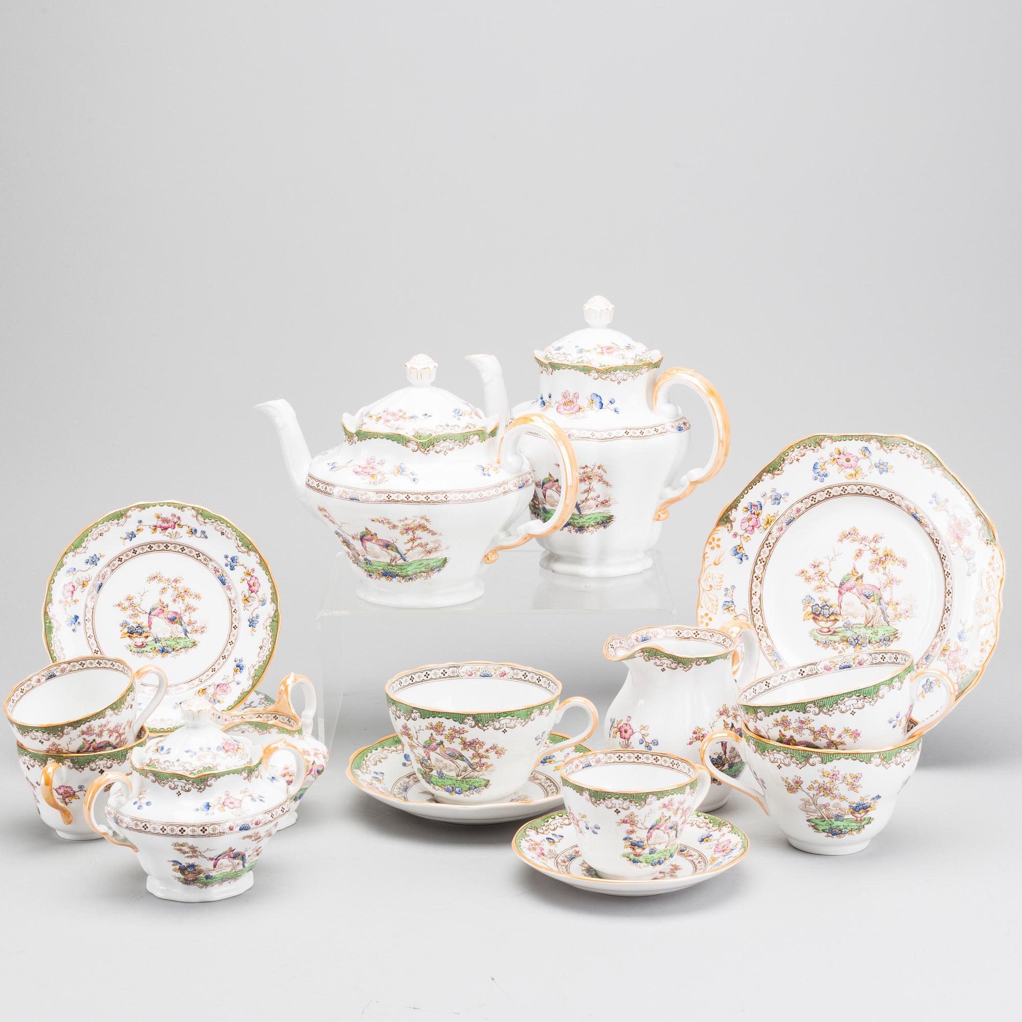 An english mid 20th century coffee and tea bone china "Eden", Spode service set. 52 parts.