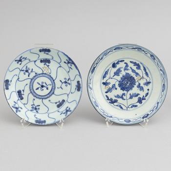 A Chinese blue and white bowl and six small dishes, Ming style, Qing dynasty, 19th century.