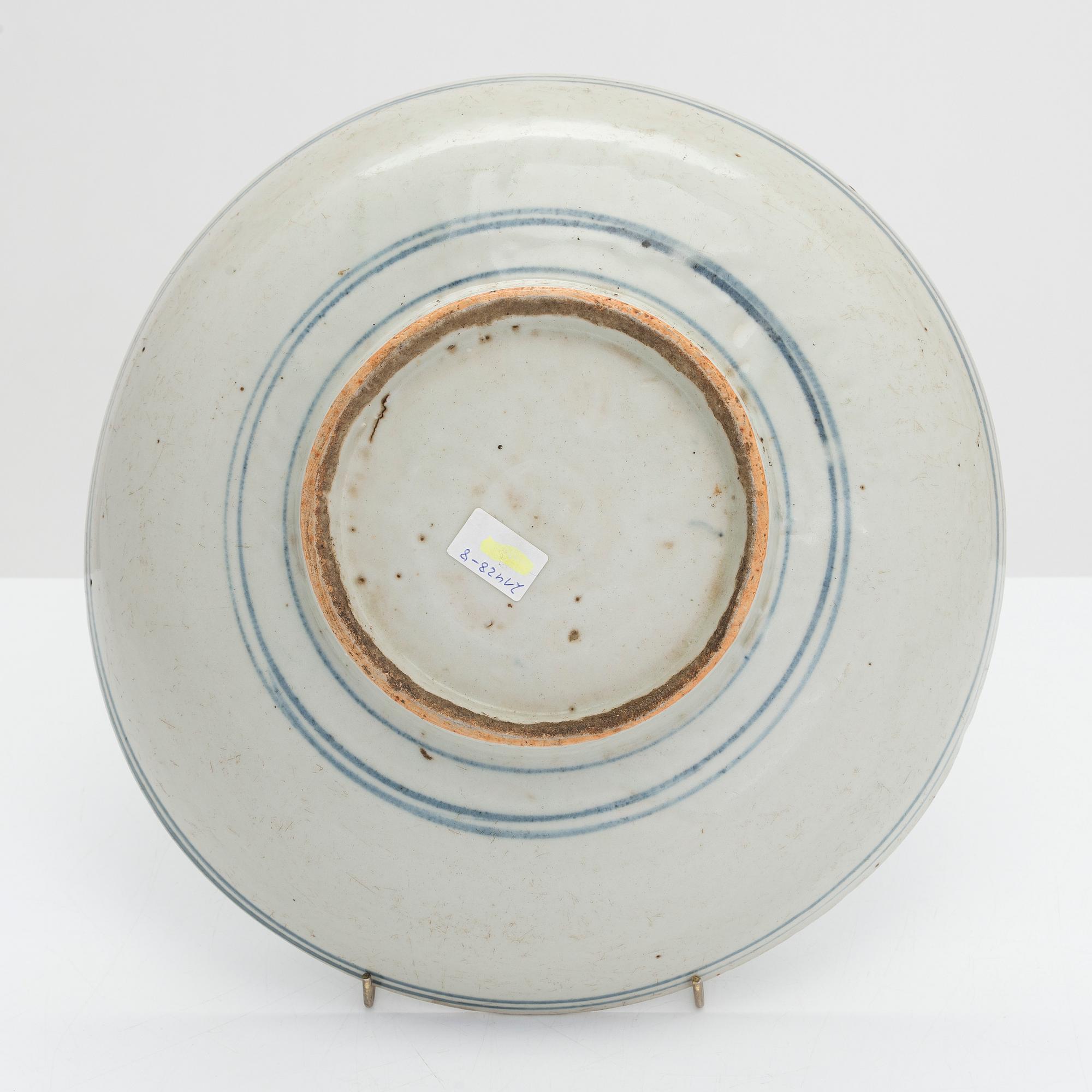 A blue and white Swatow dish, Ming dynasty (1368-1644).