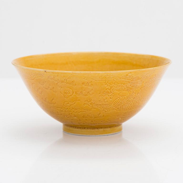 Skål, porslin. Qingdynastin, med Guangxus märke och period (1875-1908).