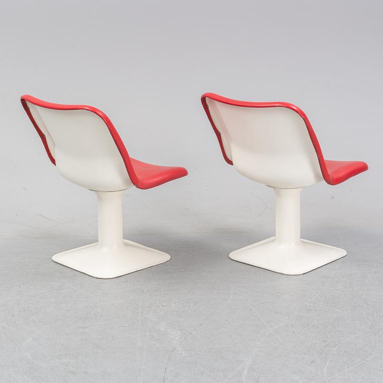 Yrjö Kukkapuro, a table and a set of six chairs.